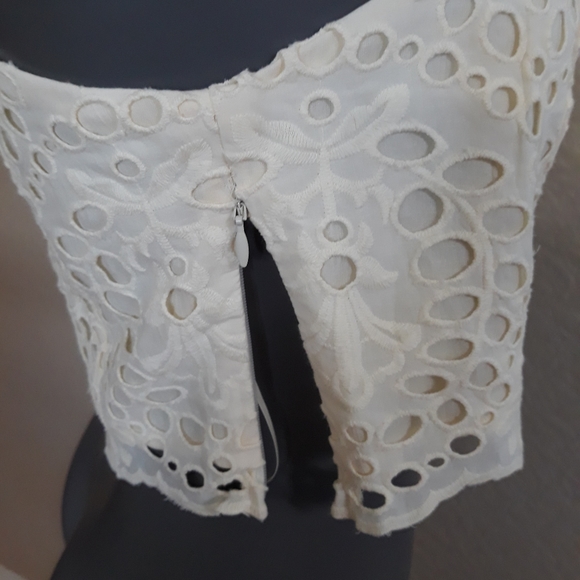 Express Limited Edition Eyelet Top - Picture 4 of 10